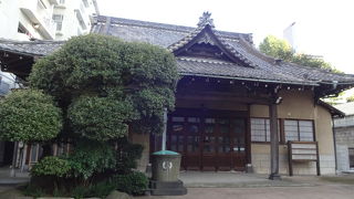 都会のお寺のですから。