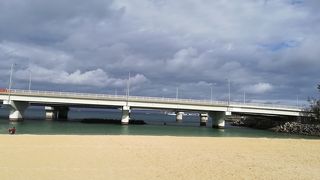 中心地の近くにこんな綺麗なビーチが