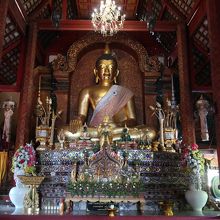 ちょうど地元のご家族が参拝に来ていました