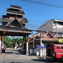 入り口はあまり地味で目立ちません