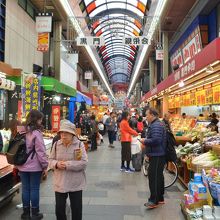 外国人も多いけど、地元の人もやっぱり多いですよ。