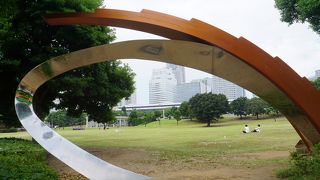 日本とブラジルを結ぶ虹の架け橋をイメージ