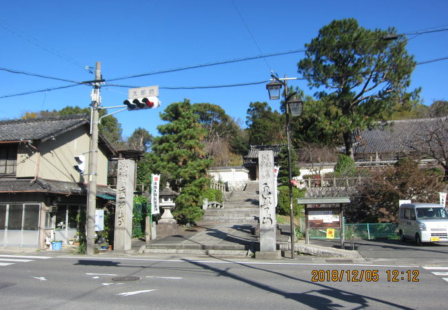 知多四国第７２番札所のお寺です。