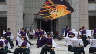 センスのある設計が光る広場です