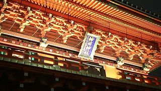 参道にはおしゃれカフェも