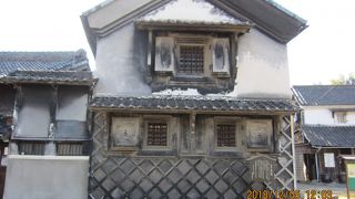 岡田町並みの入り口にあります