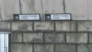 ロンドン橋を境にアッパーテムズストリートとローワーテムズストリートに別れていた