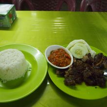 店員おススメのラム料理。