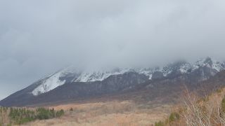 紅葉の季節が過ぎ冠雪した大山を訪れました!!　気温は2度冷え込みました!!