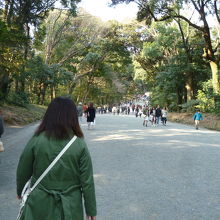 広く長い参道でいやなことが抜けていく