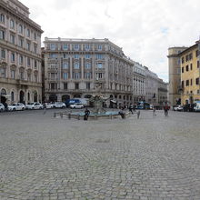 バルベリーニ広場 　