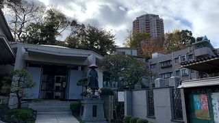 大黒坂沿いにある小さなお寺