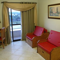 無骨な家具セット、この椅子ベッドになります。