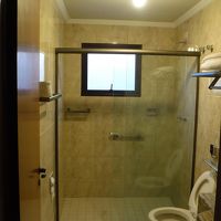 シャワーの出羽、悪くない。ティッシュに手が....