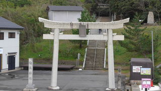 因幡の白うさぎで有名な鳥取市白兎にある神社の鳥居を道の駅から見ました!!