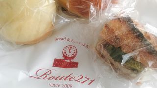 行列のできる人気パン