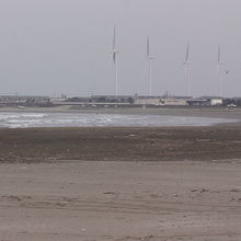 初夏の平井海水浴場の風景