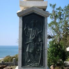 碑の裏の銅板レプリカ