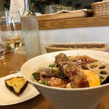 サラダグルマンというお野菜たっぷりのメニュー