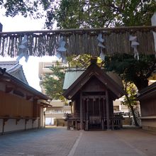 境内はとても狭いです