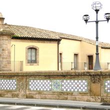 橋の向こうにはPalazzo Sant'Eliaが見える