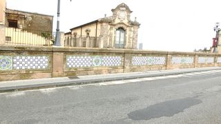 カルタジローネ旧市街への入口、聖フランチェスコ橋