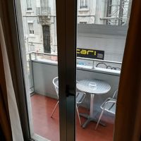客室からテラスに出られました。
