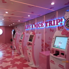 搭乗券を発券できるブース