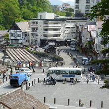 お寺から見た湯畑