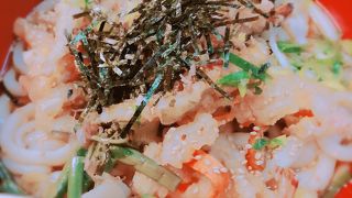 人気のうどん店(^o^)ボリュームあります。