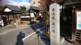 昔ながらの街道の雰囲気は残ってます