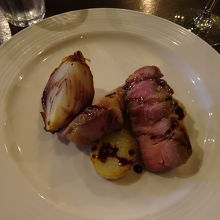 メインの山形豚 肩ロースの炭火焼き マルサラソース