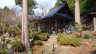 幼いお顔の十一面観音様がお迎え
