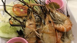 フードコートを利用。