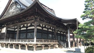 大きな本堂です。