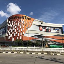 壁の模様はコムロイの打ち上げをイメージしているそうです