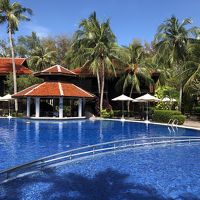 プールは2つあるが、ここは広いほうのプール