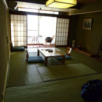 和室１０畳はあります