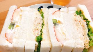 サンドイッチが有名な喫茶店。予約して持ち帰りも可能。