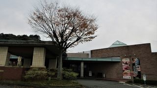 日帰り温泉施設で温泉は和風とバリ風があり火に寄って男女入れ替えです。
