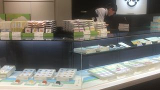 日本橋三越のデパ地下に入っている「とらや」