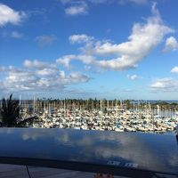 プールはアラワイハーバー向き