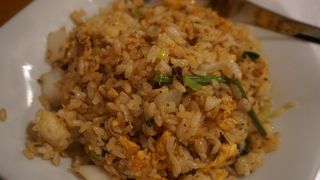 皆さん、ハイテンションで食べまくりです