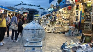 白い家並みと地中海