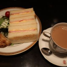 トーストセット　トースト＆カフェオレ