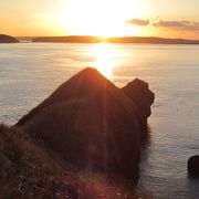 アゼチの岬から感動的な夕日とともに