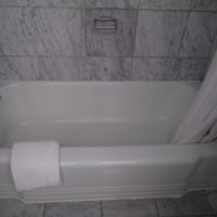 浅いけどバスタブありました