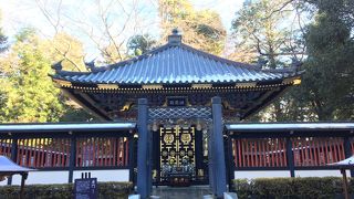 歩きやすい靴で