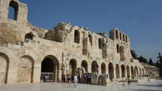 アクロポリスの丘の南側を通る道