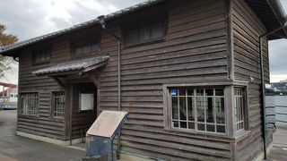 石炭積出労働者の詰所を再現